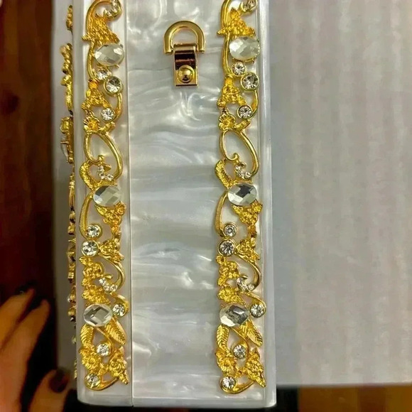 VERANO HILL ACRYLIC BOX HANDBAG
CLUTCH/SHOULDER/CROSSBODY
NEW - Picture 4 of 6